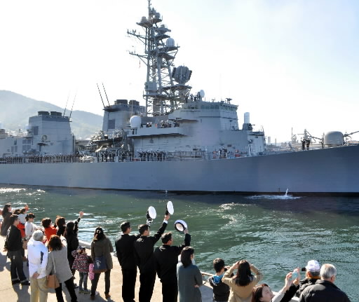 ２護衛艦 呉基地を出港 ソマリアで海賊対処活動 中国新聞ヒロシマ平和メディアセンター
