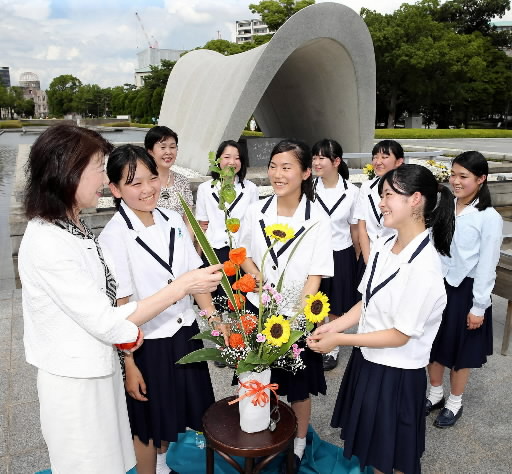 ブンカの強豪 華道 安田女子中 高 広島市立工業高 広島市 感性磨き平和の花咲け 中国新聞ヒロシマ平和メディアセンター